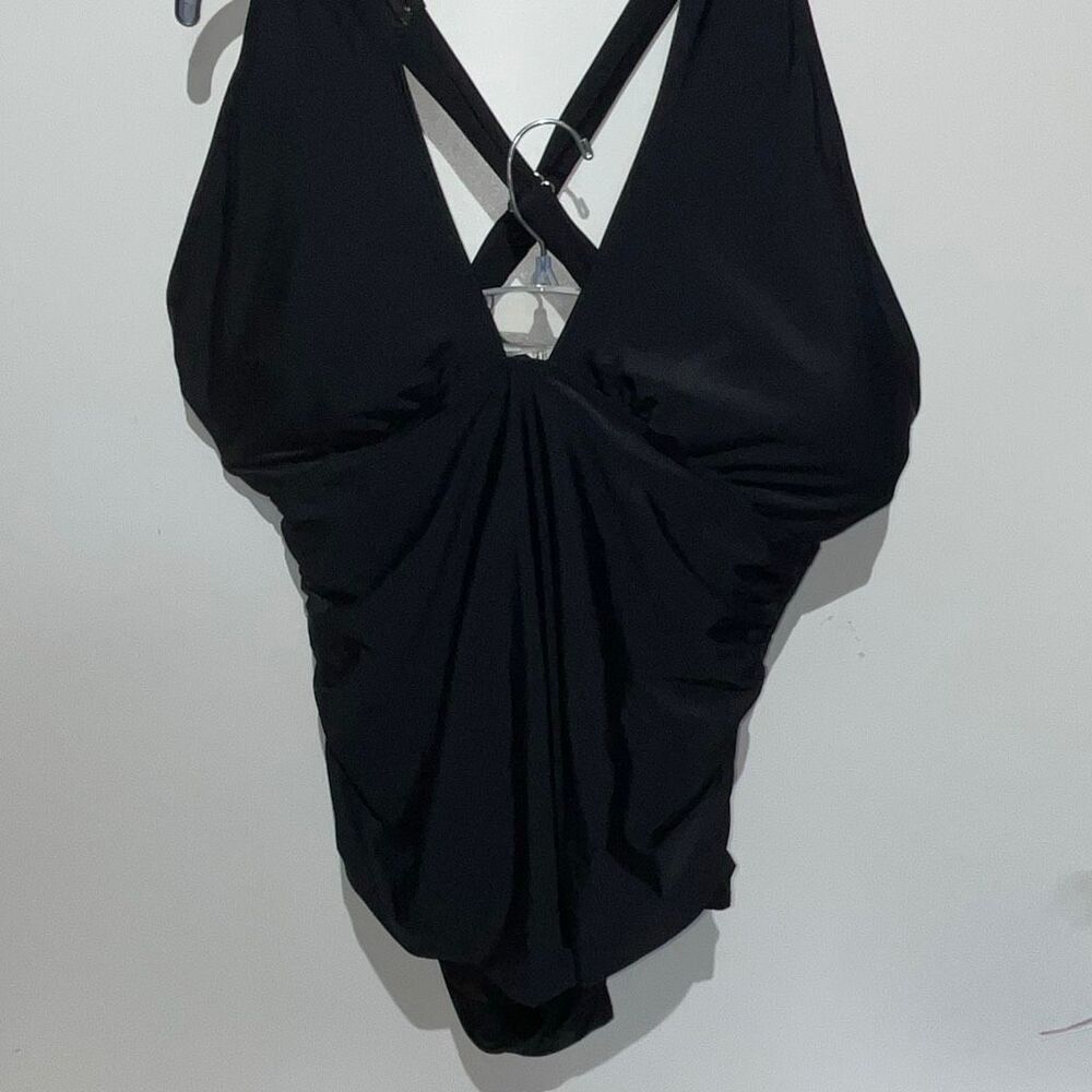 Daci Women's Black Crisscross Back Deep V-Neck One Piece Swimsuit Size 18W